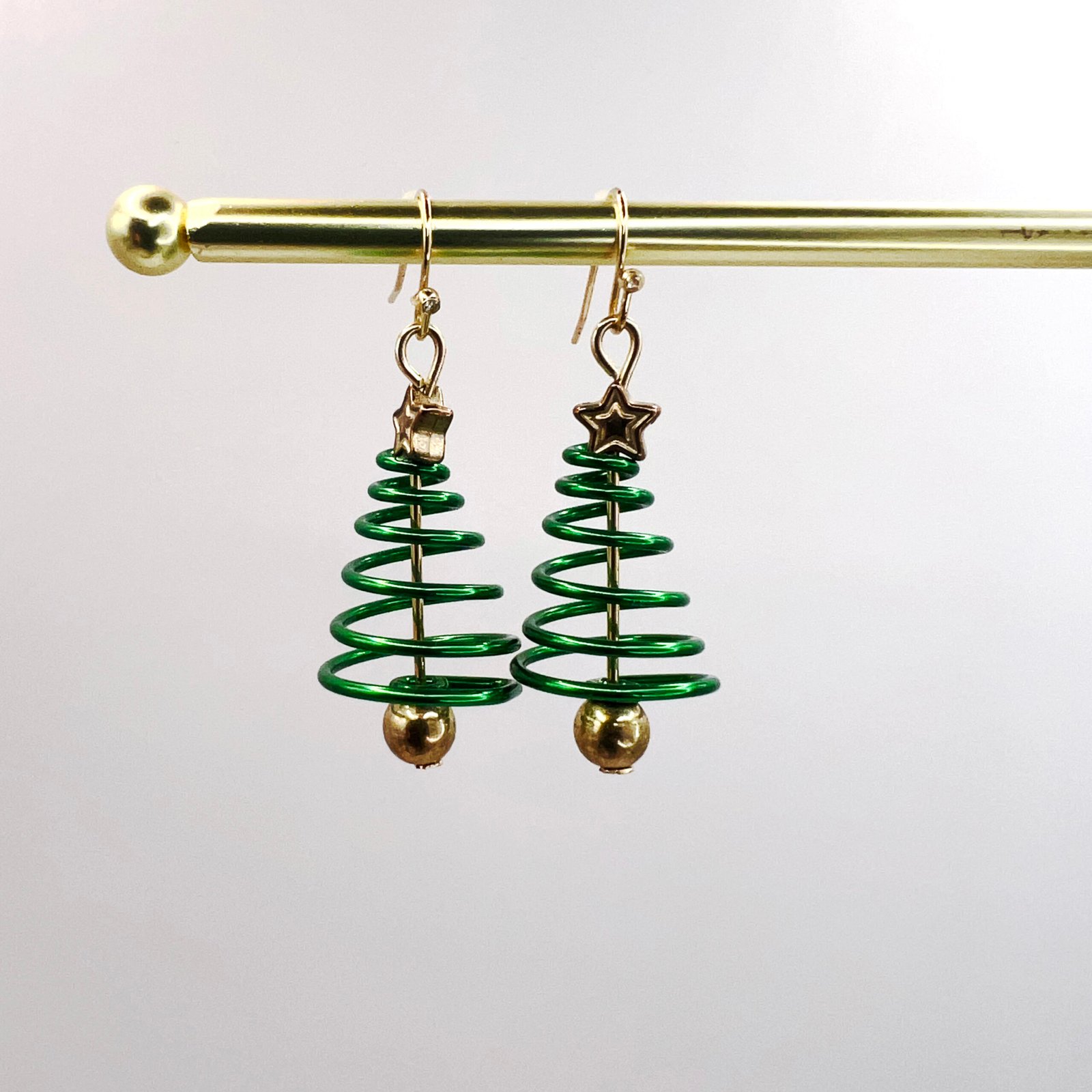 green-wire-christmas-tree-earrings