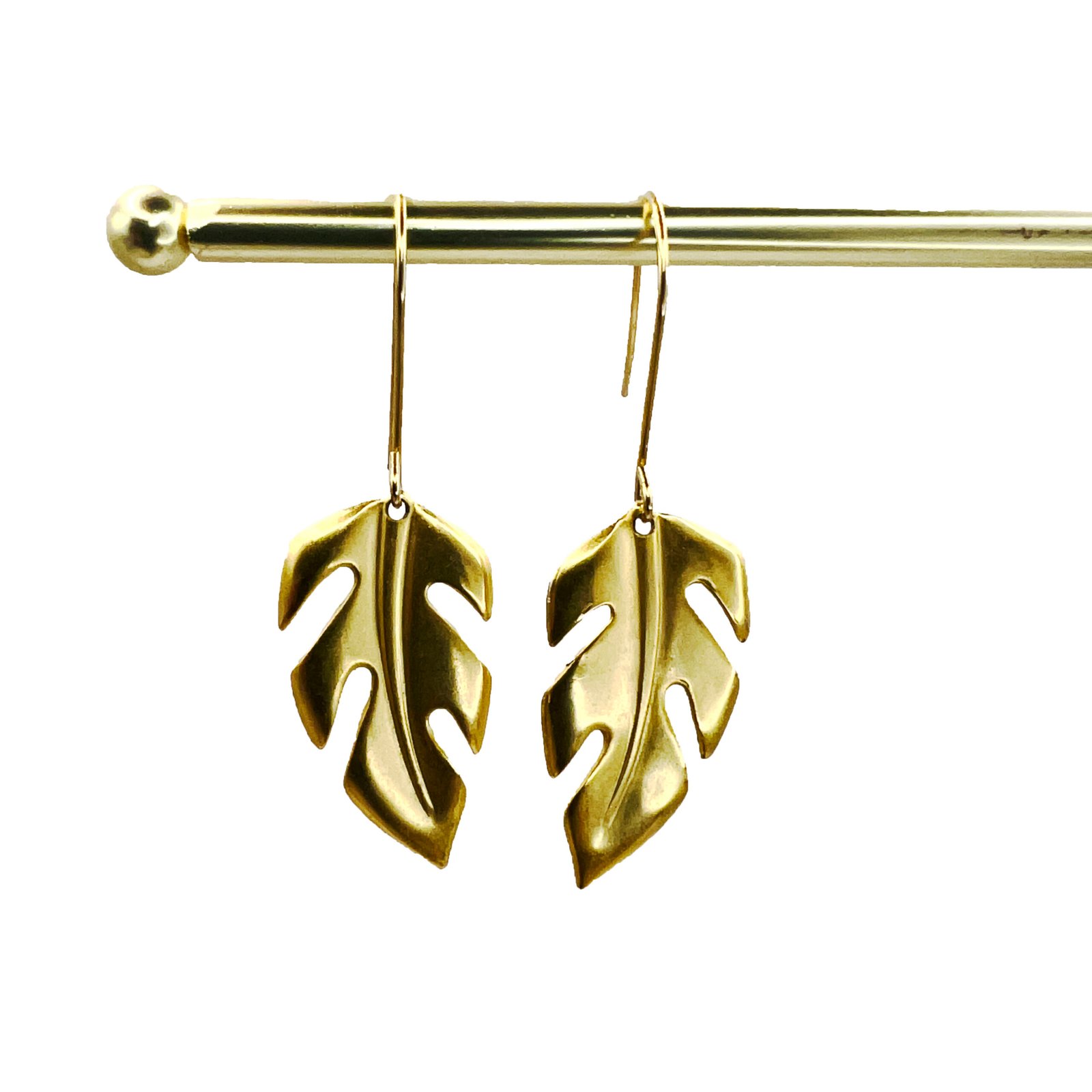 gold-monstera-leaf-earrings